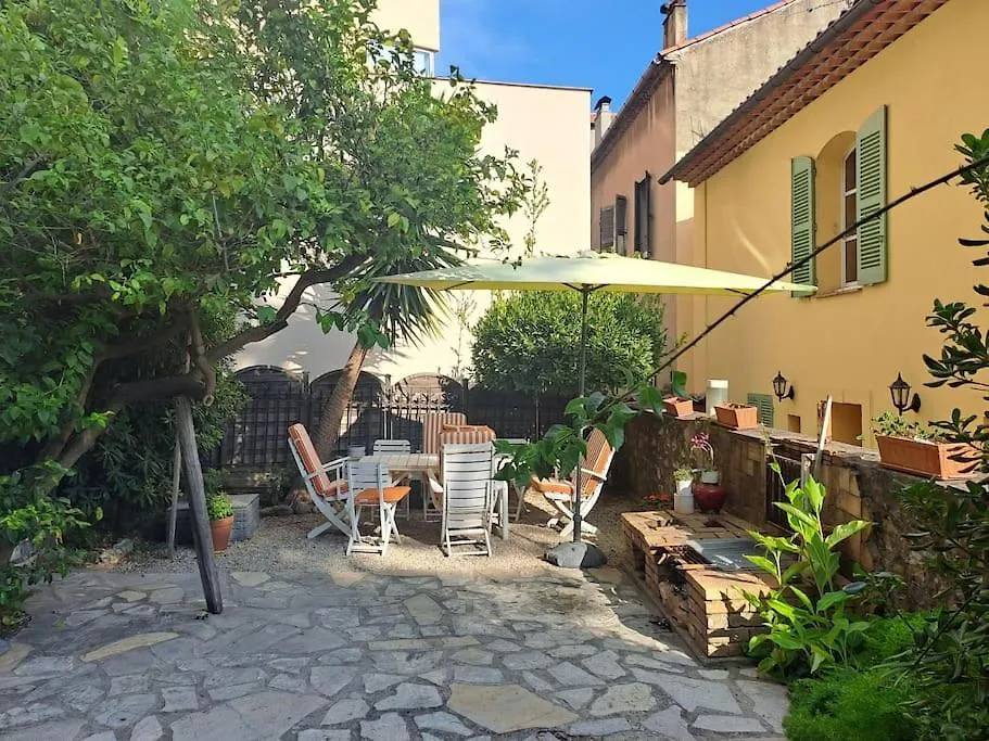 Un Rez De Jardin En Plein Centre location